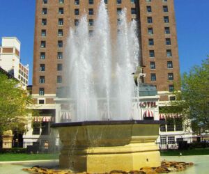 In April, 1983, I went to Atlantic City to interview my hero, Mickey Mantle. I was a reporter for the Washington Post. He was newly banished from baseball and newly appointed the hotel\'s Director of Sports Promotions. My weekend with The Mick changed my life and was the catalyst for this book. Photos by Jane Leavy.
