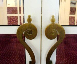 When the renamed Claridge Hotel and Hi Ho Casino opened for business a mouse was the first visitor to cross the threshold.