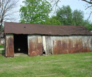 The property was purchased by local entrepreneurs, who braced the sagging shed, as part of the house renovation. When Mantle visited, he told them, "It sagged when I was a kid."